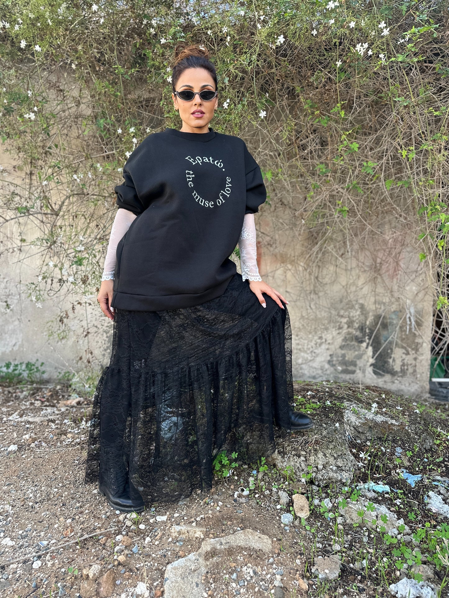 Black Oversized Sweatshirt “ERATO”