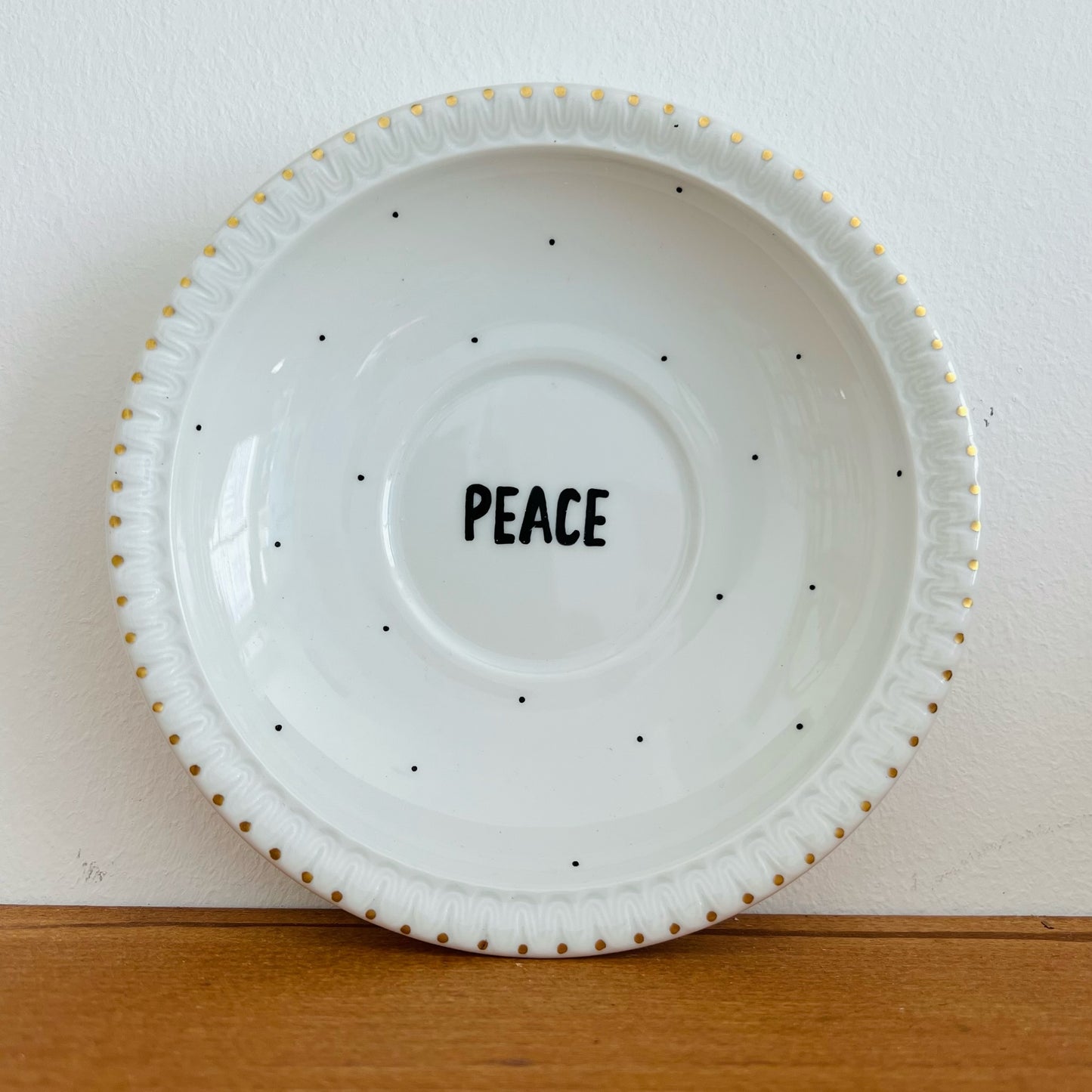 Decorative Plate "Peace" - Kuu Concept Store