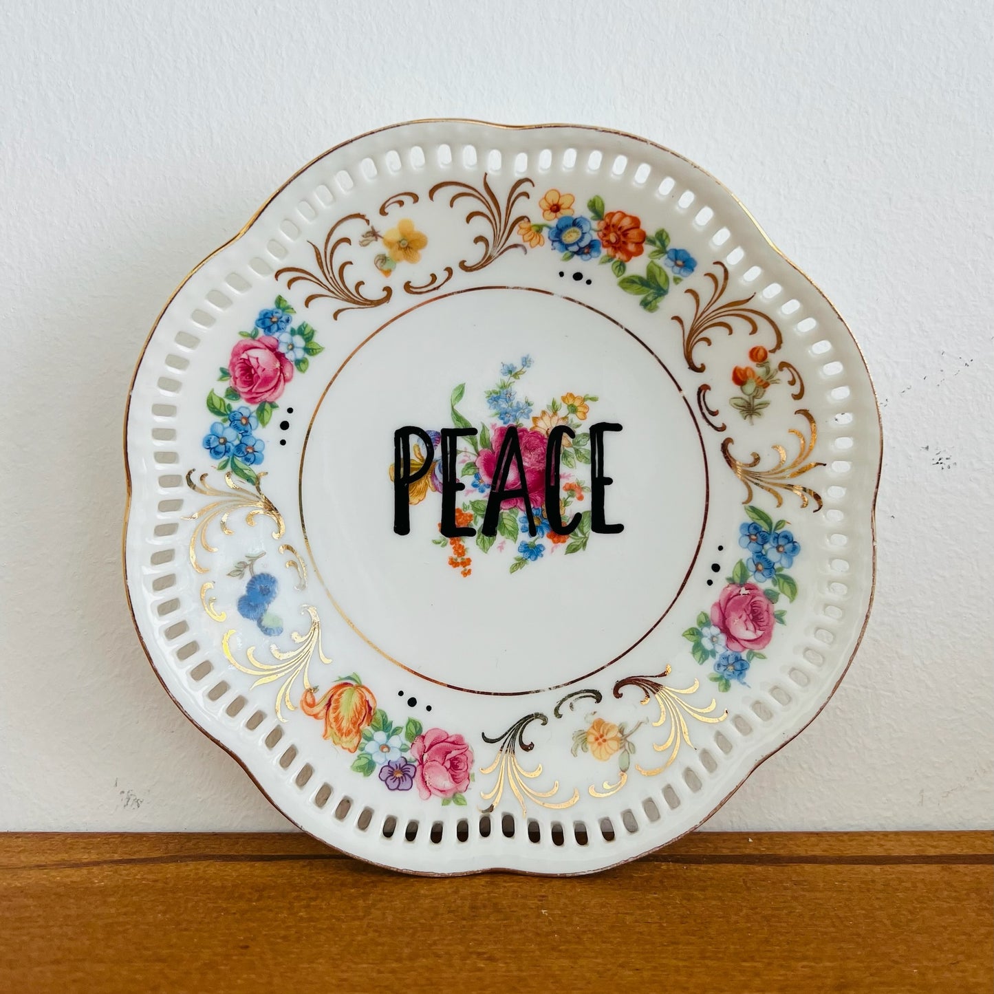 Decorative plate "Peace" - Kuu Concept Store