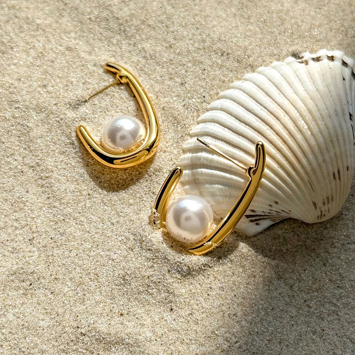 Drop Studs round Pearl Gold Plated Stainless Steel