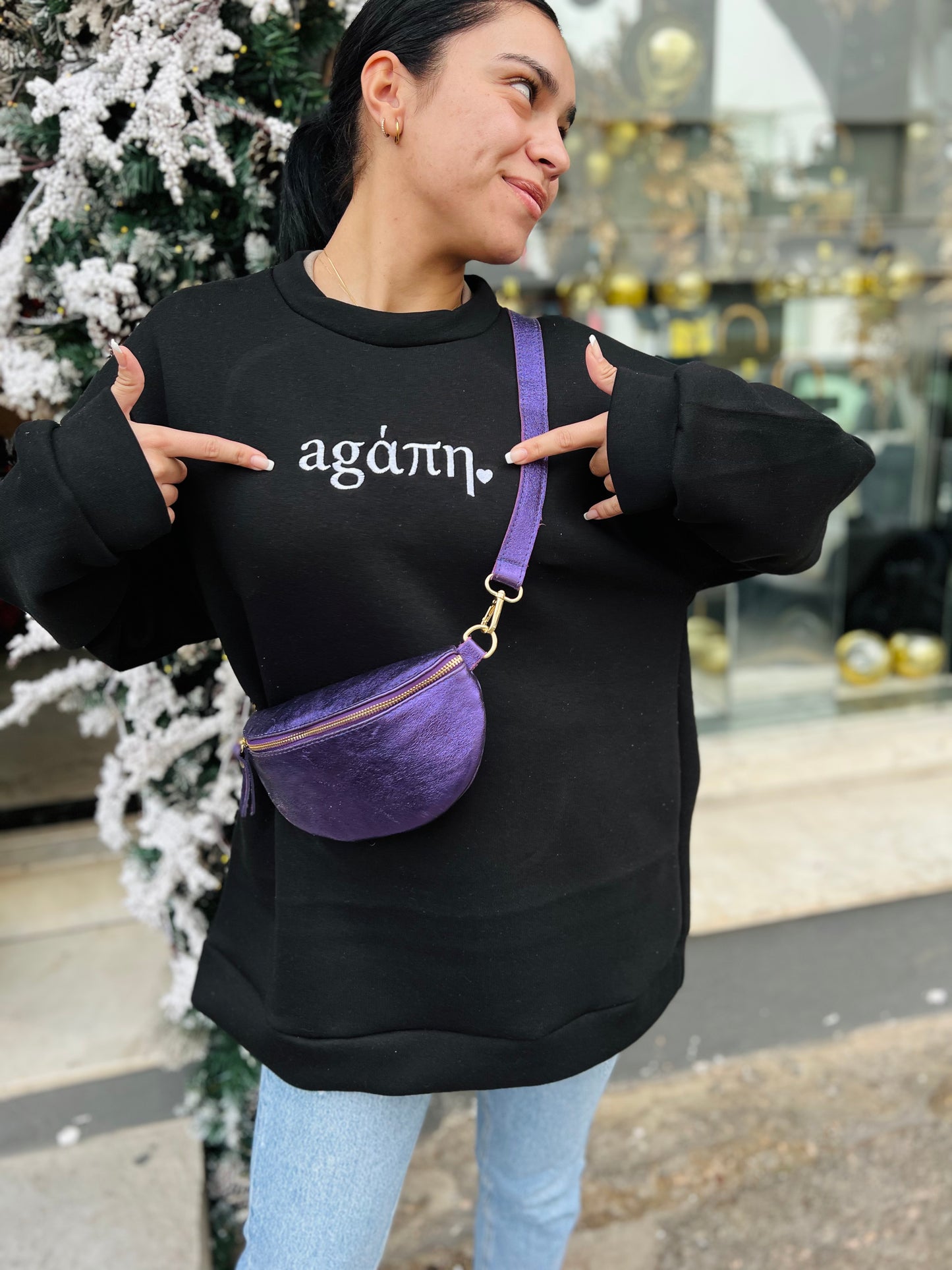 Oversized Sweatshirt “AGAPI is all you need” - Black/White